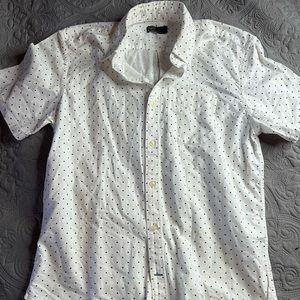 GAP white & blue polka dot short sleeve button down size medium